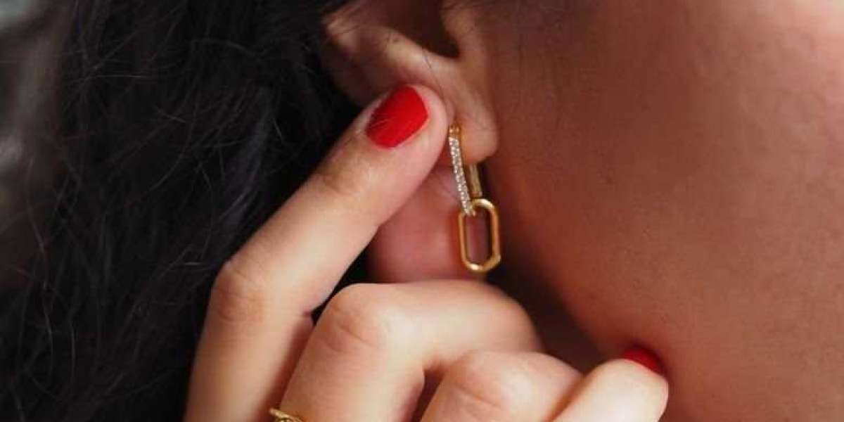 The Perfect Guide to Buying Kids’ Gold Earrings